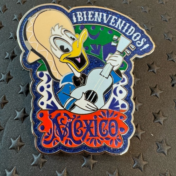 Disney Trading Pin - Epcot Donald Mexico - Picture 1 of 2